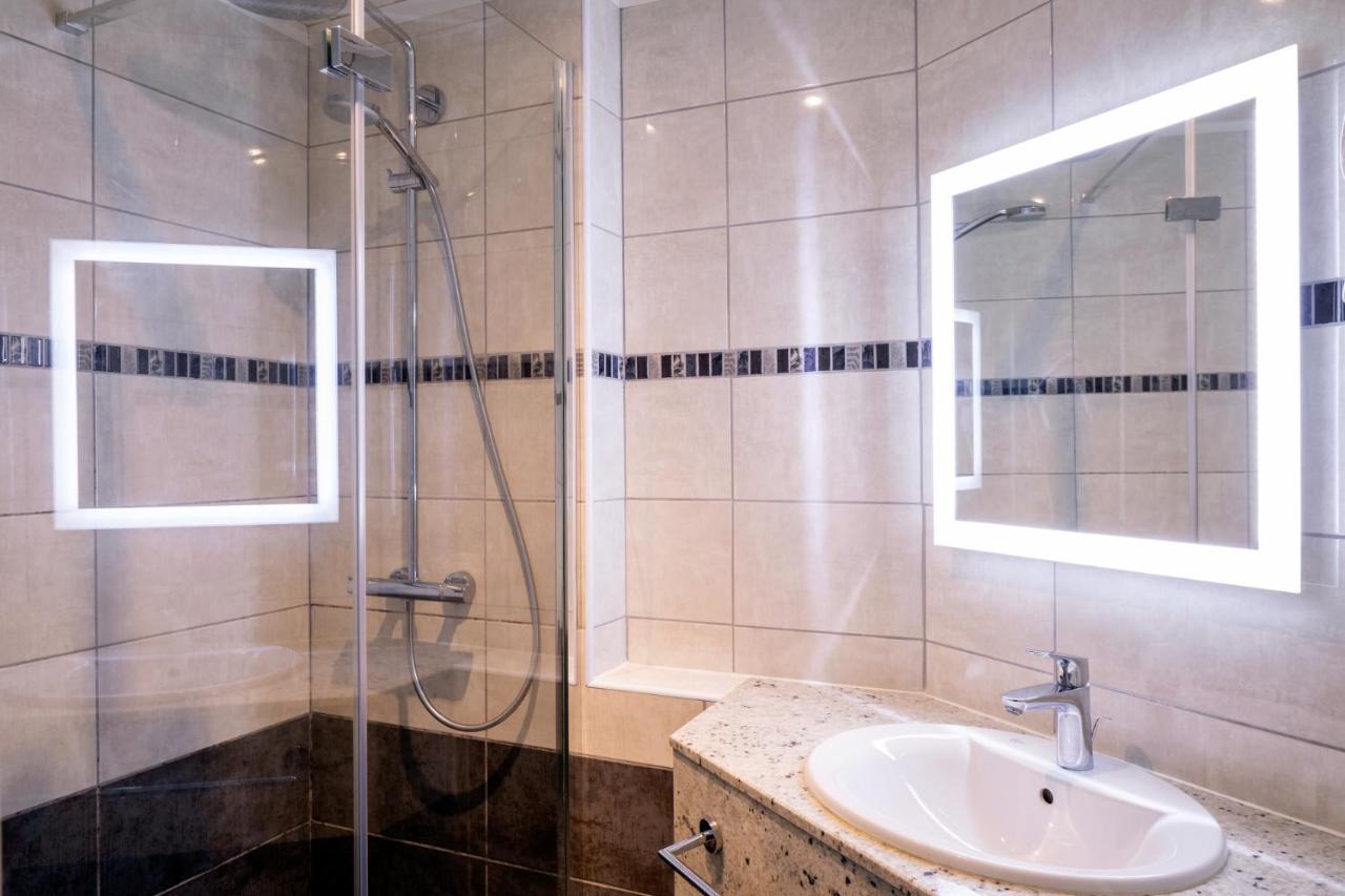 Hotel Du Commerce Spa Сен-Годенс Экстерьер фото